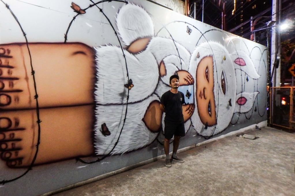 El artista callejero tailandes conocido mundialmente como Alex Face.