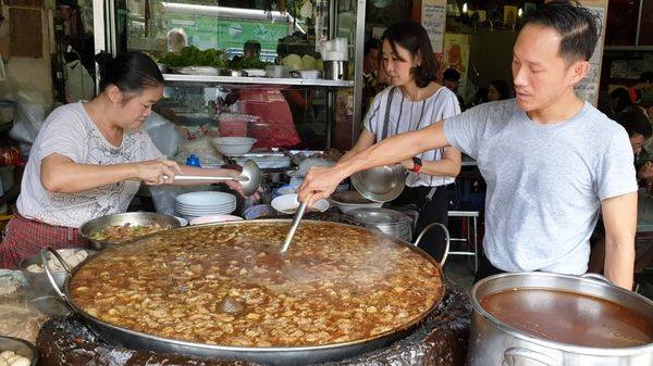 olla del restaurante de Bangkok