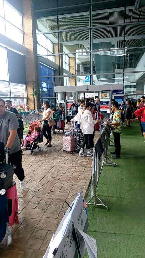 aeropuerto de phuket puerta 2 de salida vuelo internacional