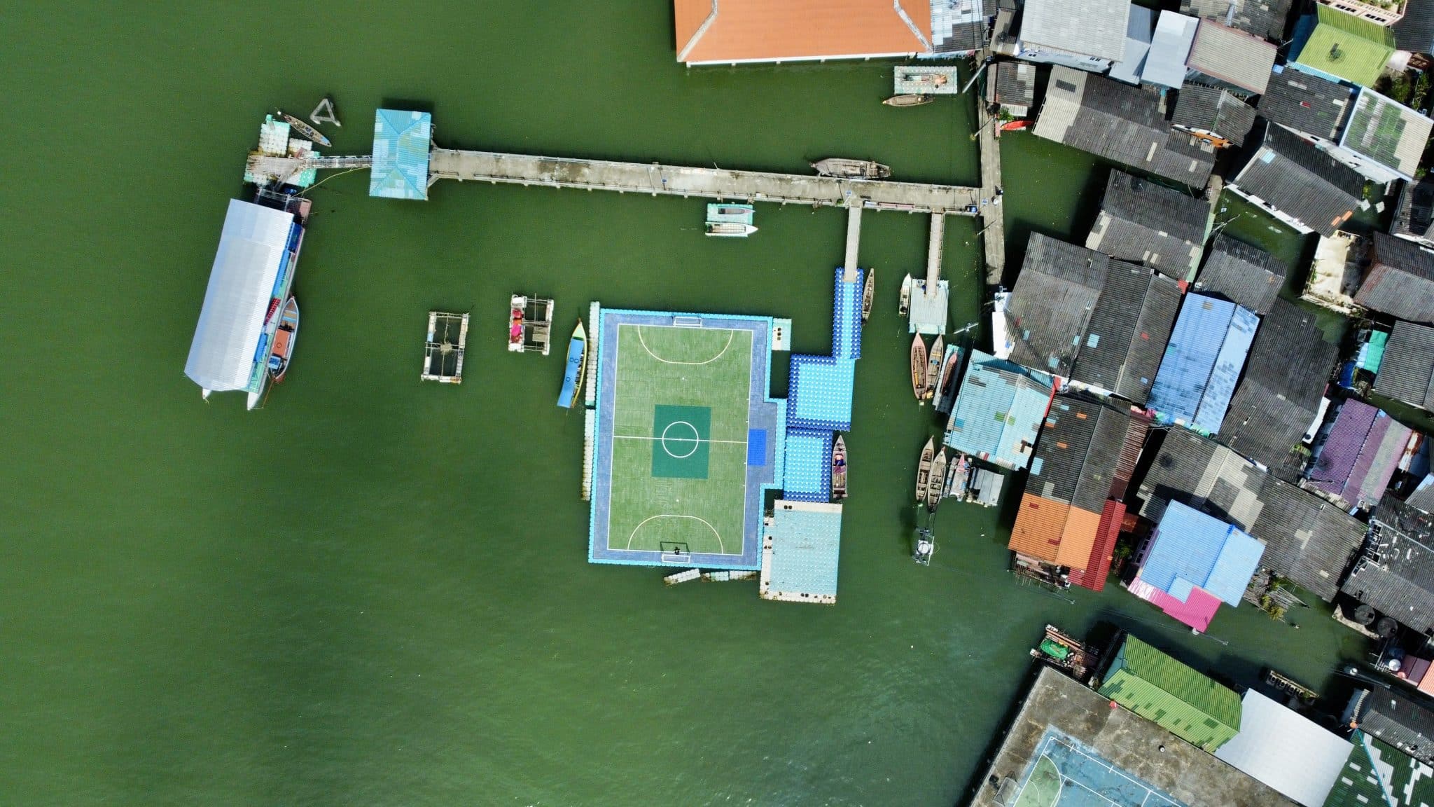 EL POBLADO FLOTANTE KOH PANYEE EN TAILANDIA scaled