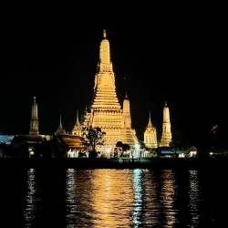Las Vistas templo Wat Arun de noche