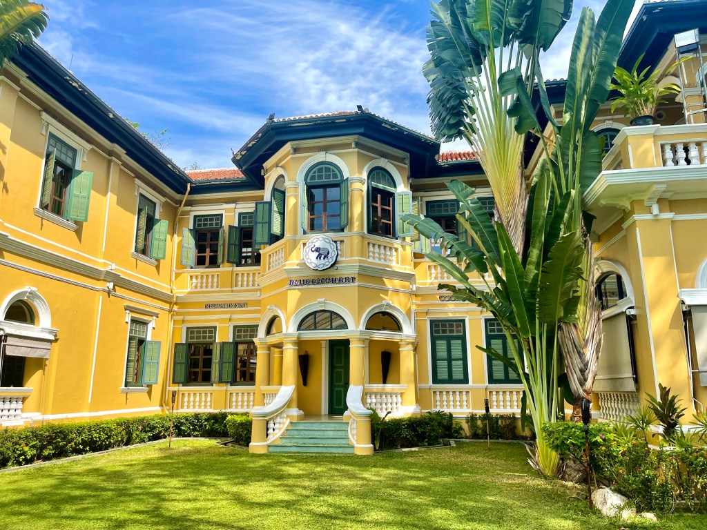 La antigua casa de arquitectura sino portuguesa en Phuket scaled