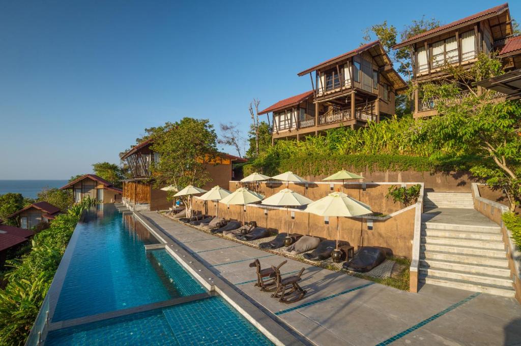Hotel Alama Sea Village Resort en Koh Lanta vistas piscina