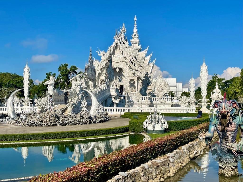 Vistas al El Templo Blanco Wat Rong Khun de Chiang Rai