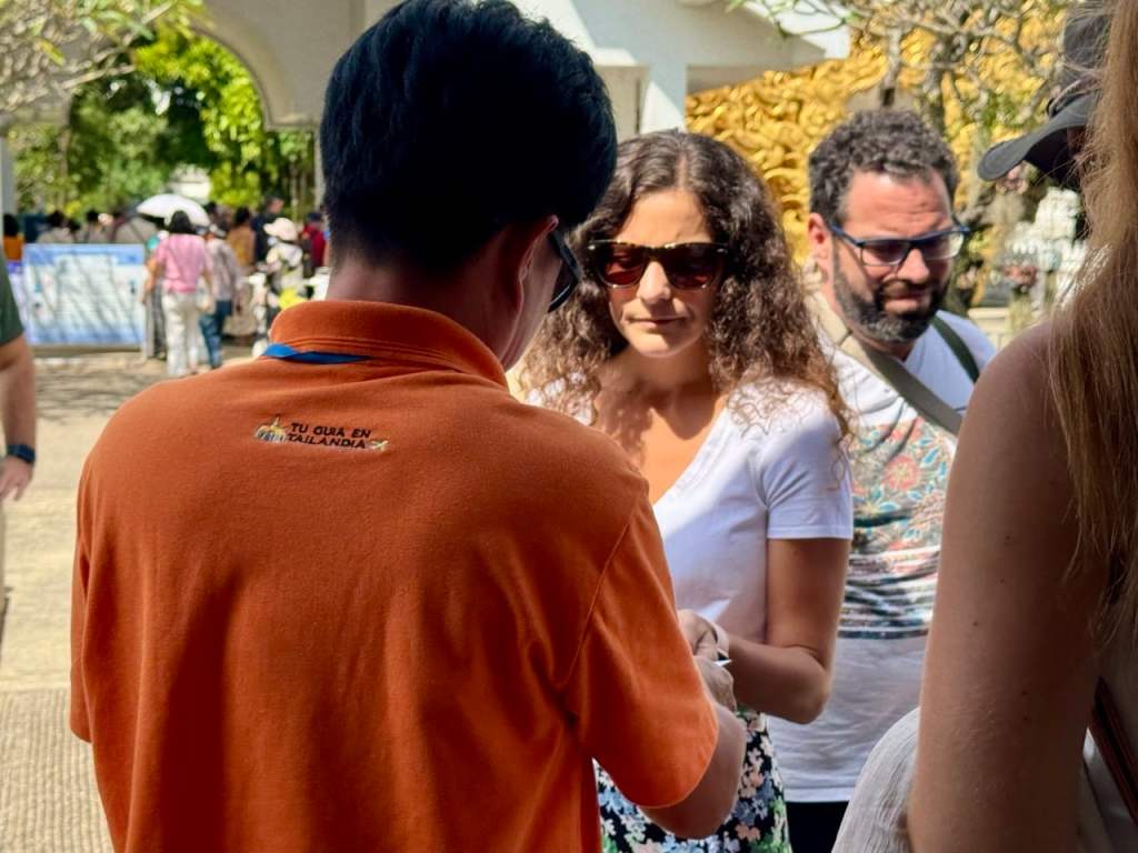Guía turístico habla hispana en Tailandia