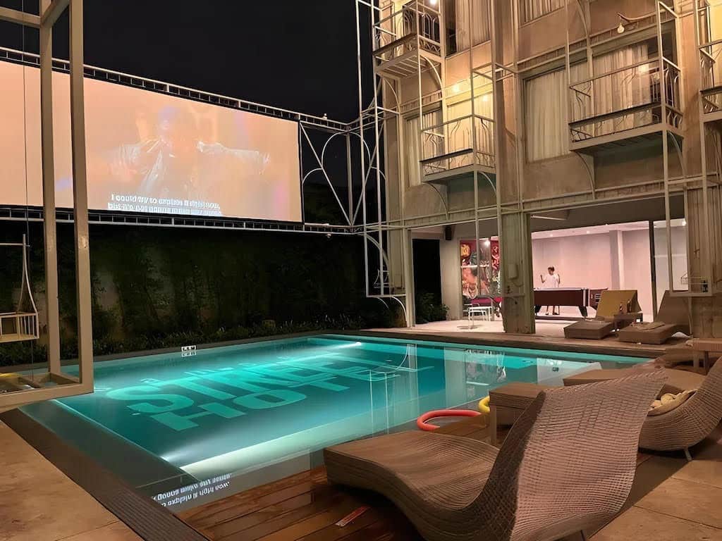Cine Exterior Samsen Street Kotel